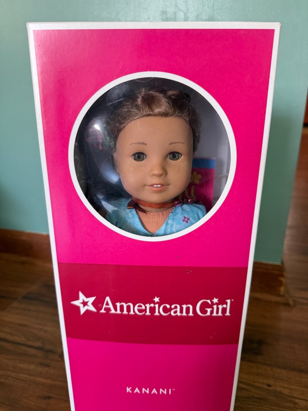 American Girl Kanani Doll in box with luau set & Accessories GOTY 2011 - Picture 11 of 11